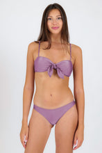 Laden Sie das Bild in den Galerie-Viewer, Model Front: Rio De Sol Oberteil Top Shimmer-Harmonia Bandeau-Knot
