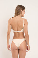 Laden Sie das Bild in den Galerie-Viewer, Model Back: Rio De Sol Oberteil Top Touch-Natural Paola
