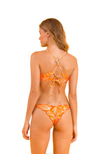 Laden Sie das Bild in den Galerie-Viewer, Model Back: Rio De Sol Oberteil Top Trail-Orange Tank-Tie
