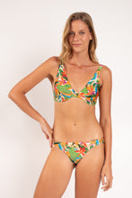 Laden Sie das Bild in den Galerie-Viewer, Top Tropical Chantal
