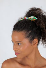 Laden Sie das Bild in den Galerie-Viewer, Garden-City Scrunchie
