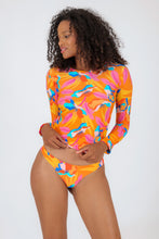 Laden Sie das Bild in den Galerie-Viewer, Top Orange-Bloom Rash-Guard
